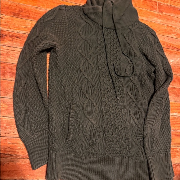 L.L. Bean Women's Sweater in Olive Green size small - Picture 6 of 6